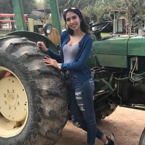 Meet your Posher, Perla